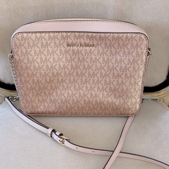 Michael Kors Handbags - Michael Kors Crossbody Bag